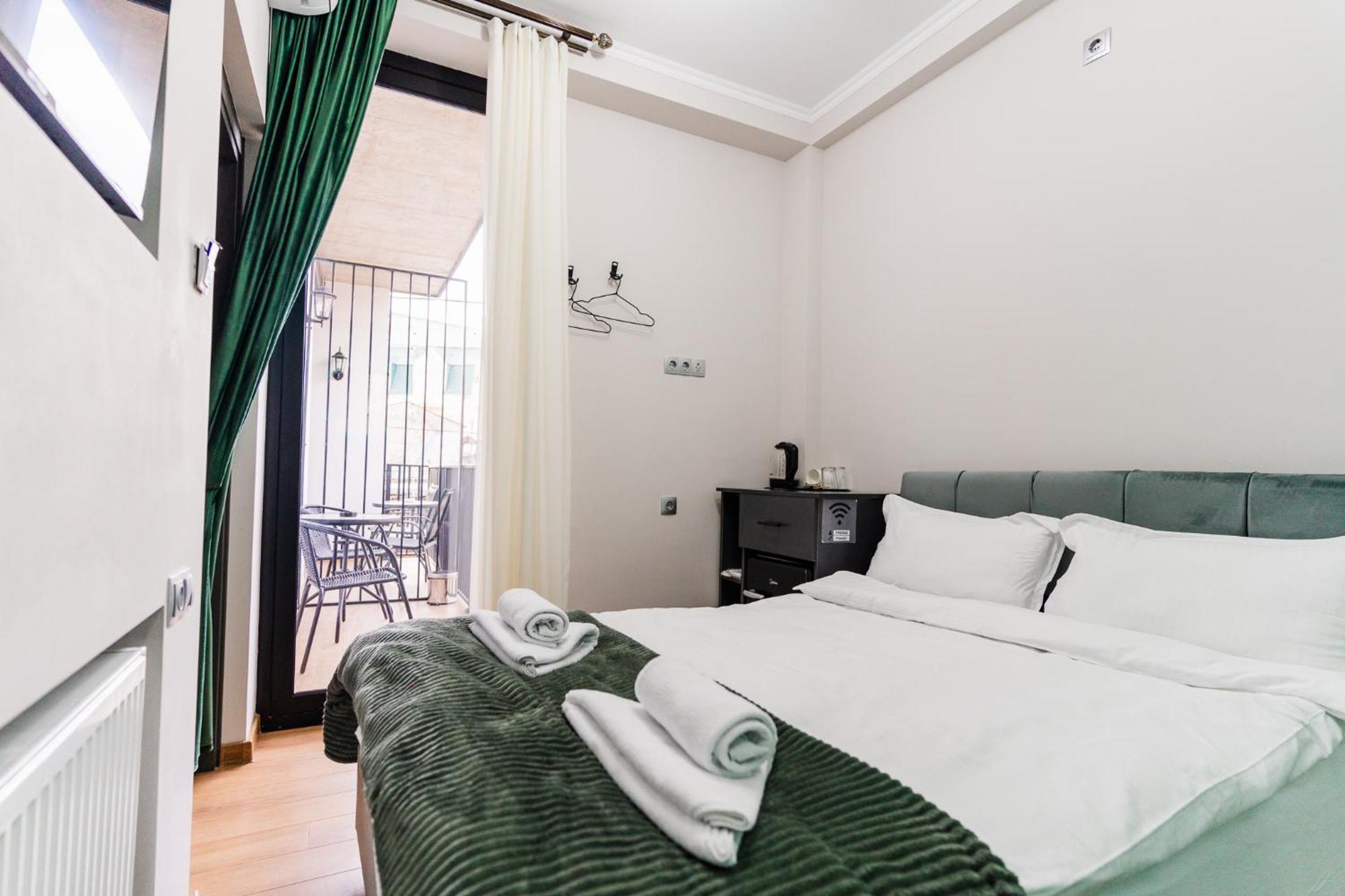 Trinity Hotel Tbilisi Esterno foto